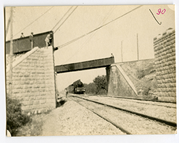 Fesca (Bari) - Varo del Ponte lungo la linea ferroviaria Bari-Barletta (positivo) di Anonimo (XX)
