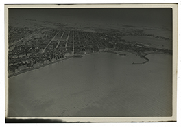 Bari - Veduta aerea del Porto vecchio e nuovo (negativo) di Ficarelli, Michele (XX)