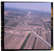 Cerignola - foto aerea dello svincolo autostrada per Napoli (diapositiva) di Ramosini, Vitaliano, Stagnani, Vittorio (XX)