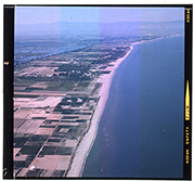 Siponto (Manfredonia) - veduta aerea della costa con la Palude di Frattarolo (diapositiva) di Ramosini, Vitaliano, Stagnani, Vittorio (XX)