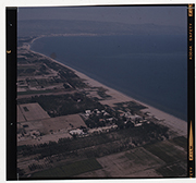 La Bussola (Manfredonia) - veduta aerea con la foce del fiume Candelaro sullo sfondo (diapositiva) di Ramosini, Vitaliano, Stagnani, Vittorio (XX)