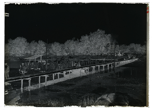 Provincia di Foggia - Ponte-canale sul fiume Ofanto in costruzione (negativo) di Anonimo (XX)