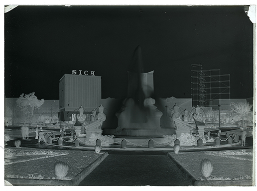 Bari - Fiera del Levante: fontana monumentale (negativo) di Anonimo (XX)