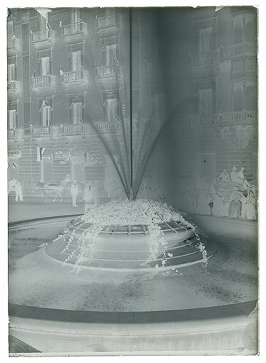 Lecce - Fontana in via Guglielmo Marconi (negativo) di Anonimo (XX)