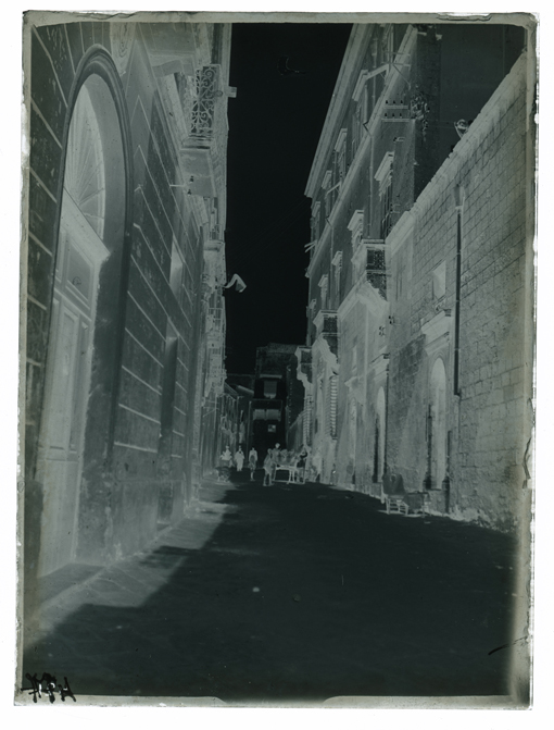 Brindisi - Tratto di via del Duomo (negativo) di Palumbo, Giuseppe (XX)