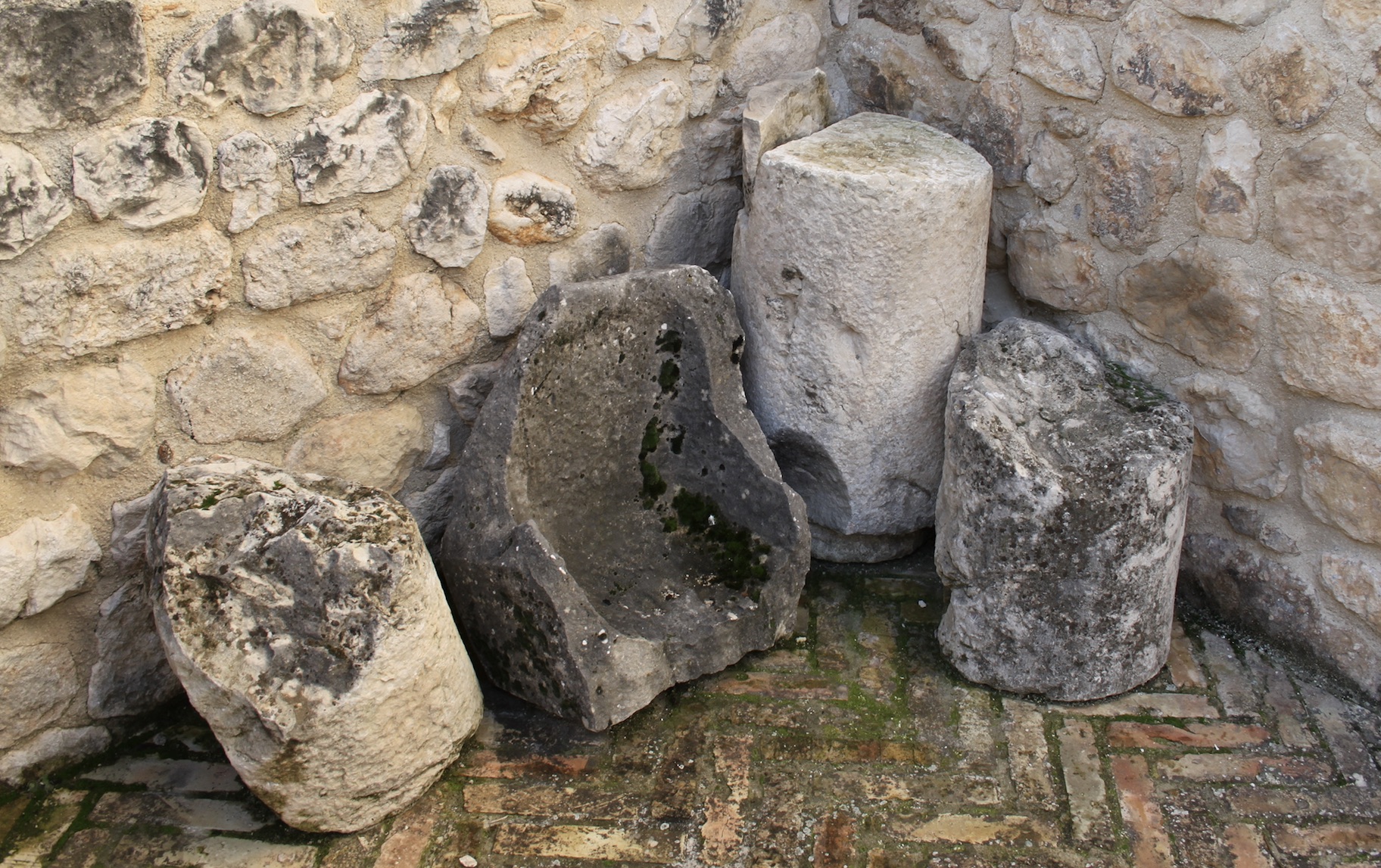 rocchi di colonne, Colonna (rocchio di colonna, insieme) - ambito abruzzese (I-IV)