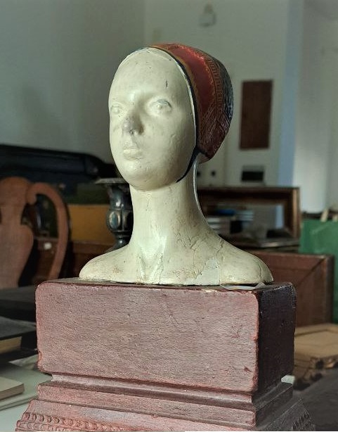 Cuffietta di desulo, testa femminile (scultura)