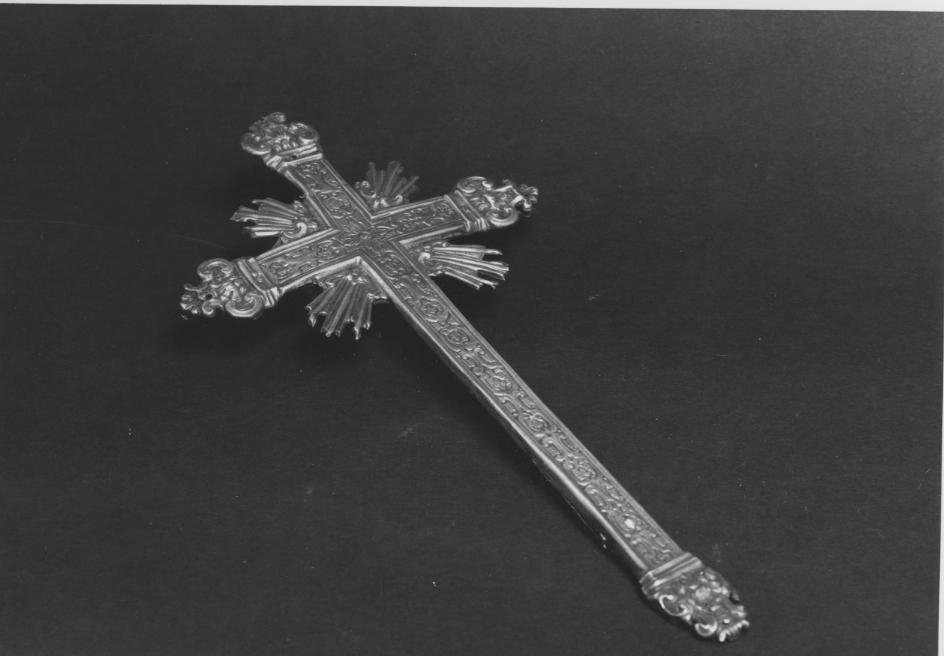 Croce motivi decorativi geometrici e vegetali (attributo iconografico di immagine sacra)