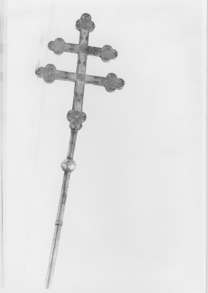 Croce con elementi decorativi vegetali (attributo iconografico di immagine sacra)