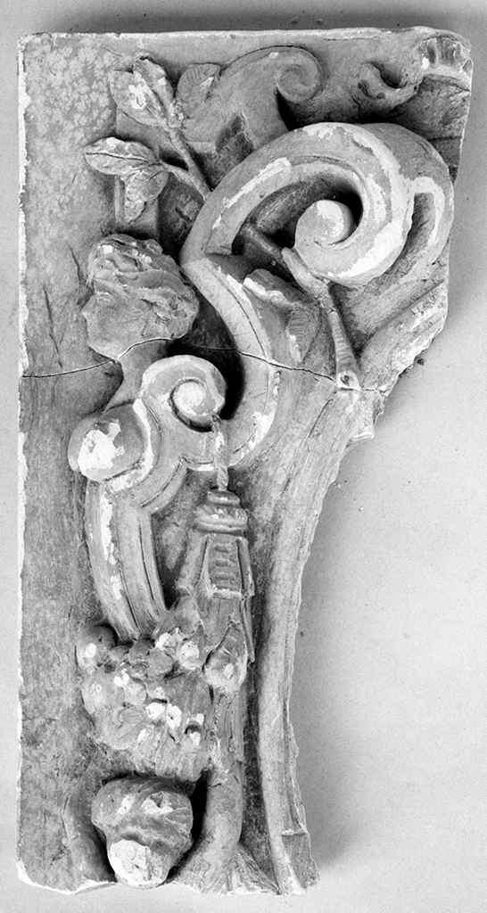 motivo decorativo vegetale con erme (rilievo, frammento) - ambito fiorentino (secc. XIX/ XX)