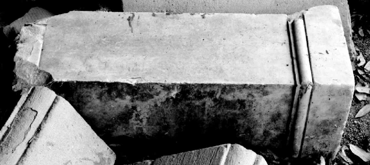 pilastro, frammento - produzione toscana (sec. XIX)