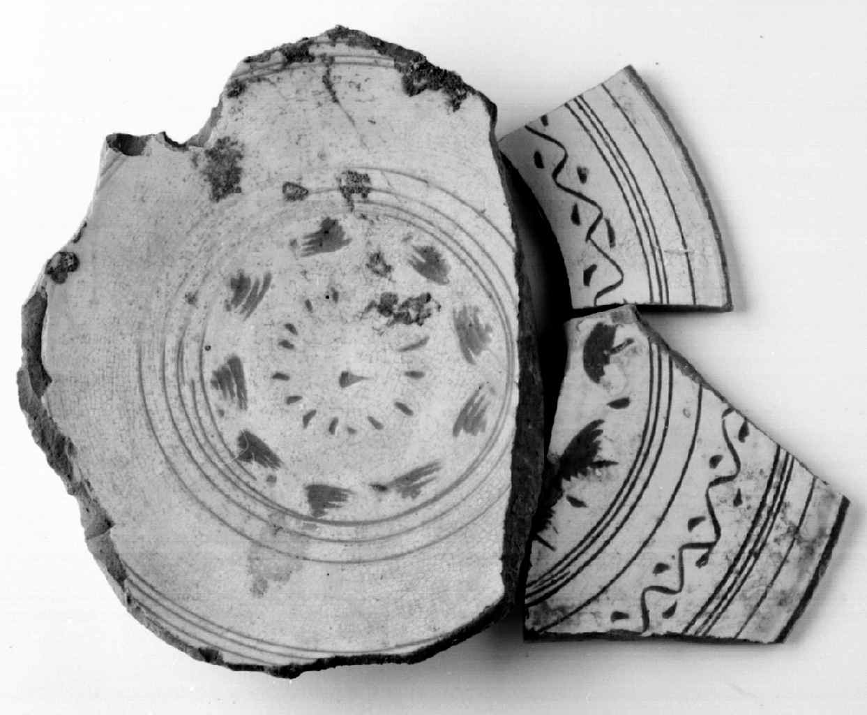 piatto, frammento - manifattura toscana (sec. XVII)