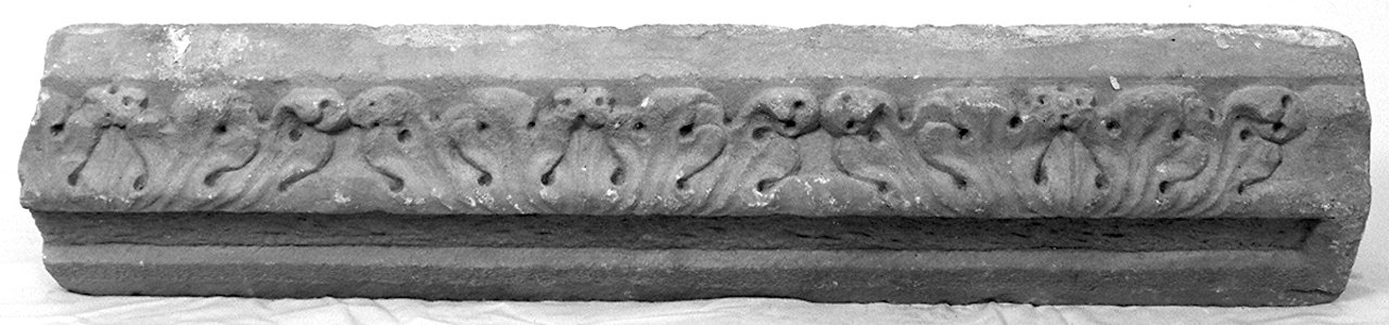 motivi decorativi a foglie d'acanto (cornice architettonica, frammento) - produzione fiorentina (sec. XV)