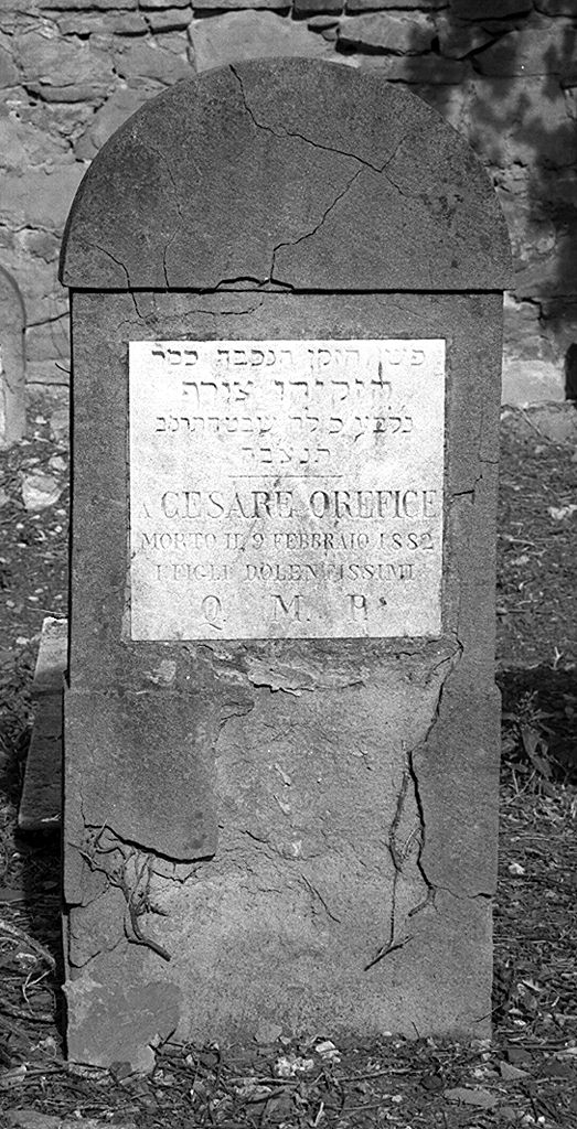 stele funeraria di Labardi Antonio ditta (sec. XIX)