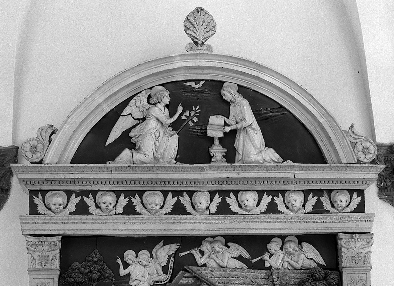 Annunciazione, adorazione del Bambino, angeli e santi, Annunciazione (rilievo) - ambito italiano, ambito italiano (ultimo quarto sec. XV)