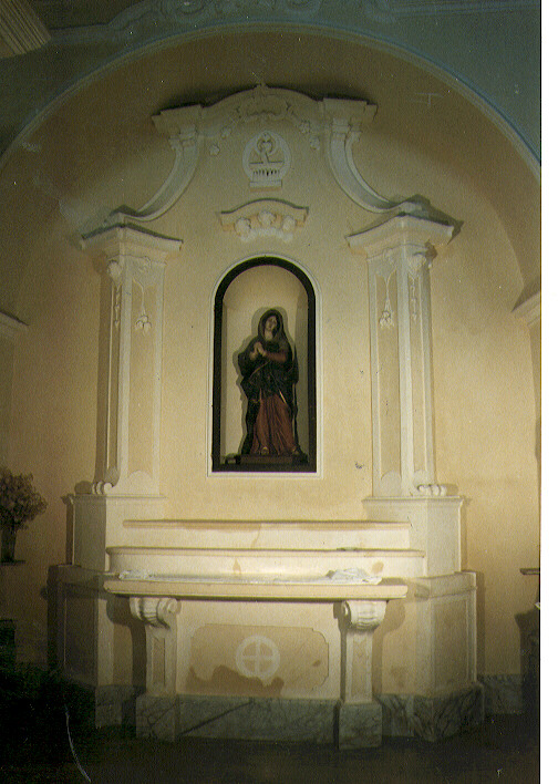 Sacro Cuore che sanguina/ teste di cherubini/ decorazione floreale (decorazione plastica - altare a mensa, insieme) - ambito abruzzese (fine sec. XVII)