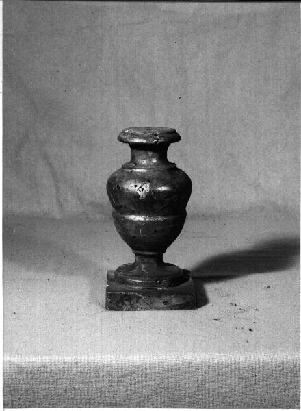 vaso d'altare con composizione floreale, serie - bottega ligure (secc. XVIII/ XIX)