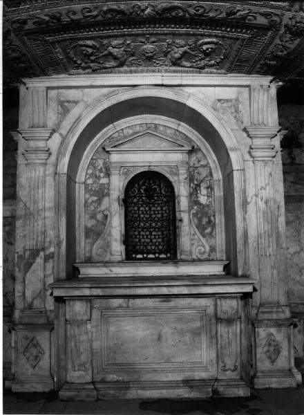 altare, opera isolata di Montorsoli Giovanni Angelo (e aiuti) (secondo quarto sec. XVI)