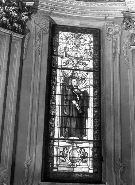 cardinale francescano/ angioletti reggistemma (vetrata, elemento d'insieme) di De Matteis Ulisse (attribuito), De Matteis Sergio (attribuito) (inizio sec. XX)