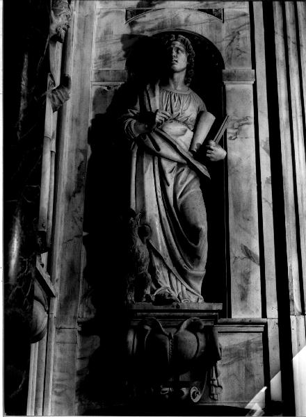 San Giovanni Evangelista (statua, elemento d'insieme) di Carlone Taddeo (secc. XVI/ XVII)
