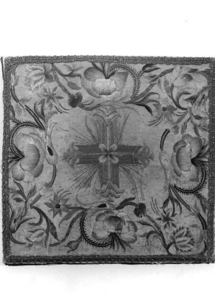 MOTIVI DECORATIVI FLOREALI (borsa, elemento d'insieme) - manifattura genovese (metà sec. XVIII)