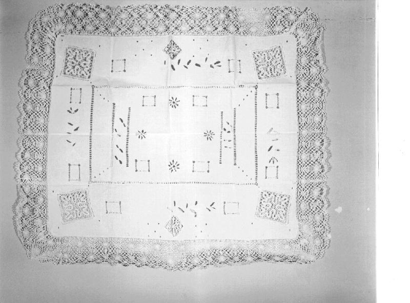 motivi decorativi geometrici (tovaglia d'altare, opera isolata) - manifattura ligure (secc. XIX/ XX)