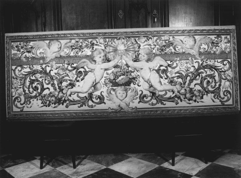 angeli adoranti il calice eucaristico (paliotto, opera isolata) di Piola Domenico (fine/inizio secc. XVII/ XVIII)