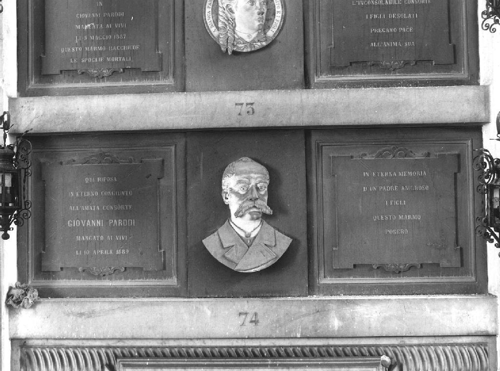 busto ritratto d'uomo (monumento funebre, opera isolata) - PRODUZIONE GENOVESE (ultimo quarto sec. XIX)