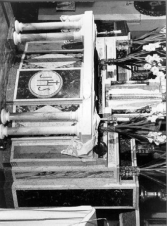altare maggiore - bottega apuana (sec. XX)