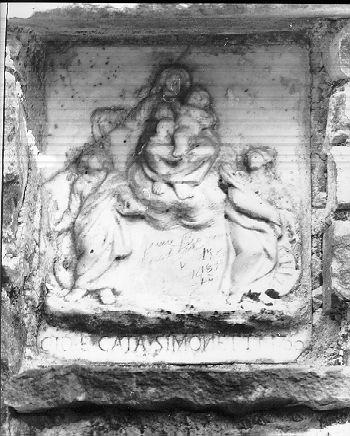 Madonna in gloria tra Santi martiri (rilievo) - bottega apuana (sec. XVIII)