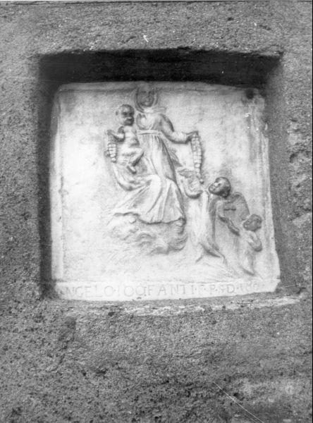 Madonna del Rosario (rilievo) - bottega italiana (sec. XIX)