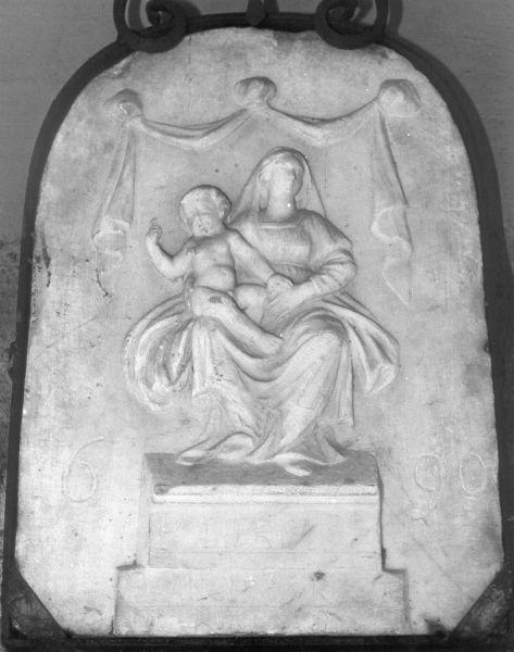 MADONNA IN TRONO CON BAMBINO (rilievo) - bottega italiana (sec. XVII)