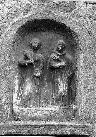 SANTA CATERINA D'ALESSANDRIA E SANT'ANTONIO DA PADOVA (rilievo) - bottega apuana (sec. XVIII)