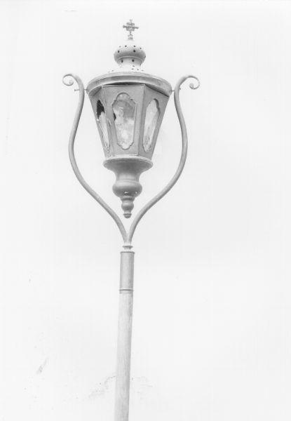 lanterna processionale, serie - bottega italiana (prima metà sec. XX)