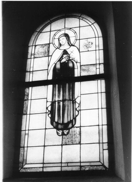 Santa Terersa del Bambin Gesù/ San Martino Vescovo/ San Carlo Borromeo (vetrata, serie) - ambito toscano (inizio sec. XX)