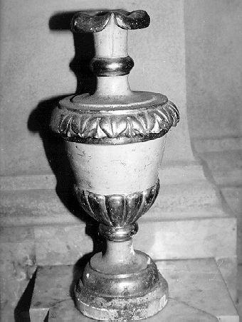 vaso d'altare con composizione floreale - ambito lunigianese (sec. XIX)