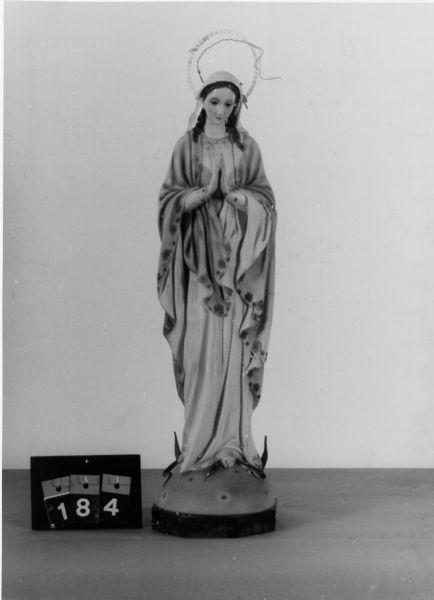 Madonna che calpesta il serpente (statua) - bottega toscana (inizio sec. XX)