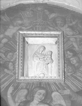 Madonna con Bambino (rilievo) - ambito lunigianese (fine/inizio secc. XVI/ XVII)