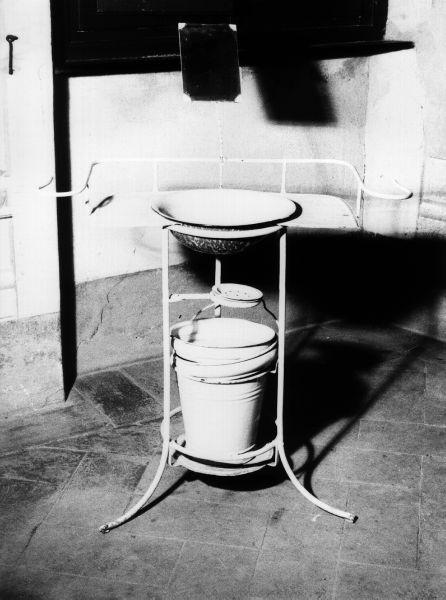 lavabo, opera isolata - bottega italiana (inizio sec. XX)