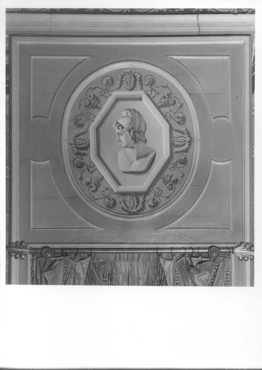 motivo decorativo a finta cornice con busto di Paride (sovrapporta, elemento d'insieme) - ambito piemontese (secondo quarto sec. XIX)