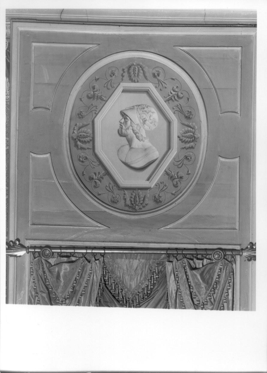motivo decorativo a finta cornice con busto di Marte (sovrapporta, elemento d'insieme) - ambito piemontese (secondo quarto sec. XIX)