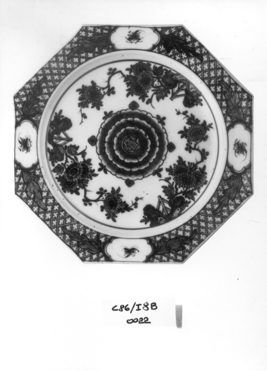 motivo decorativo vegetale con crisantemi e insetti (piatto, serie) di Manifattura di Meissen (secondo quarto sec. XVIII)