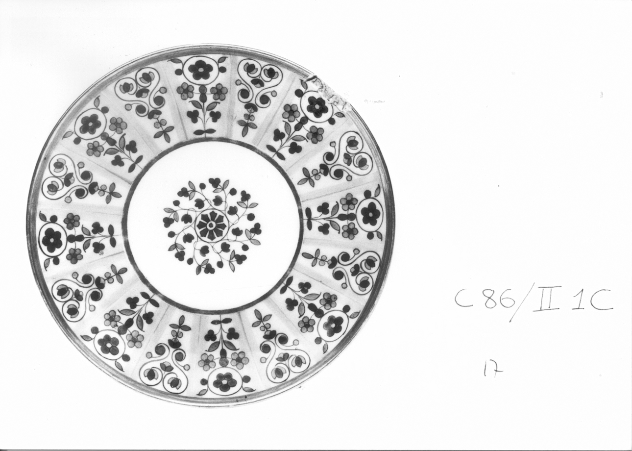 motivo decorativo floreale (piattino, opera isolata) - manifattura francese (prima metà sec. XIX)