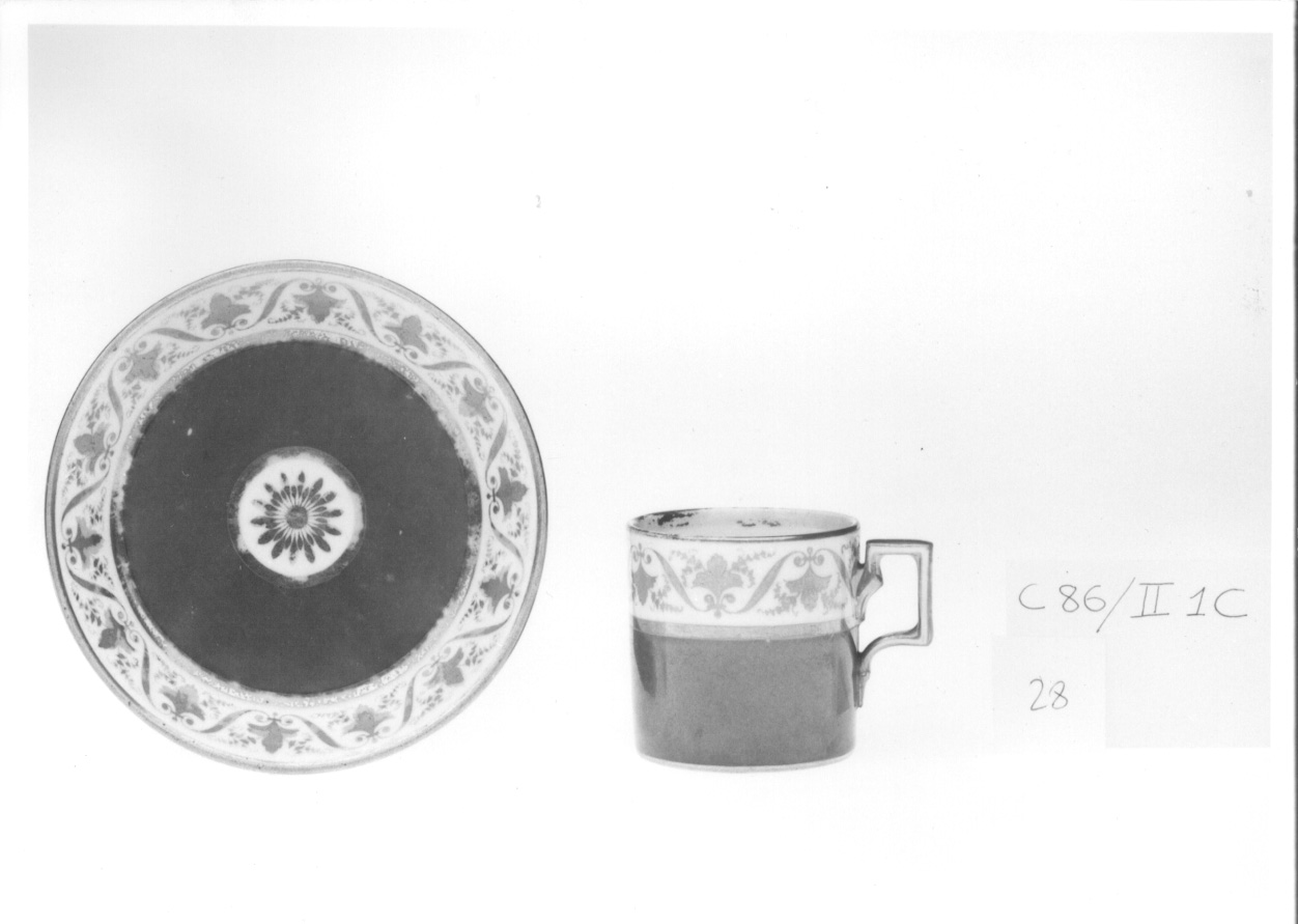 motivo decorativo fitomorfo (piattino da caffè, opera isolata) di Manifattura Imperiale di Vienna (primo quarto sec. XIX)