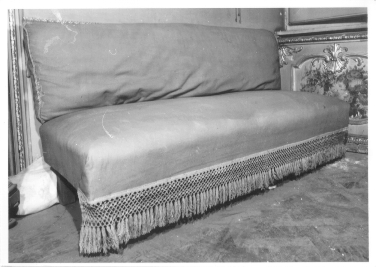 divano, serie - ambito piemontese (prima metà sec. XIX)