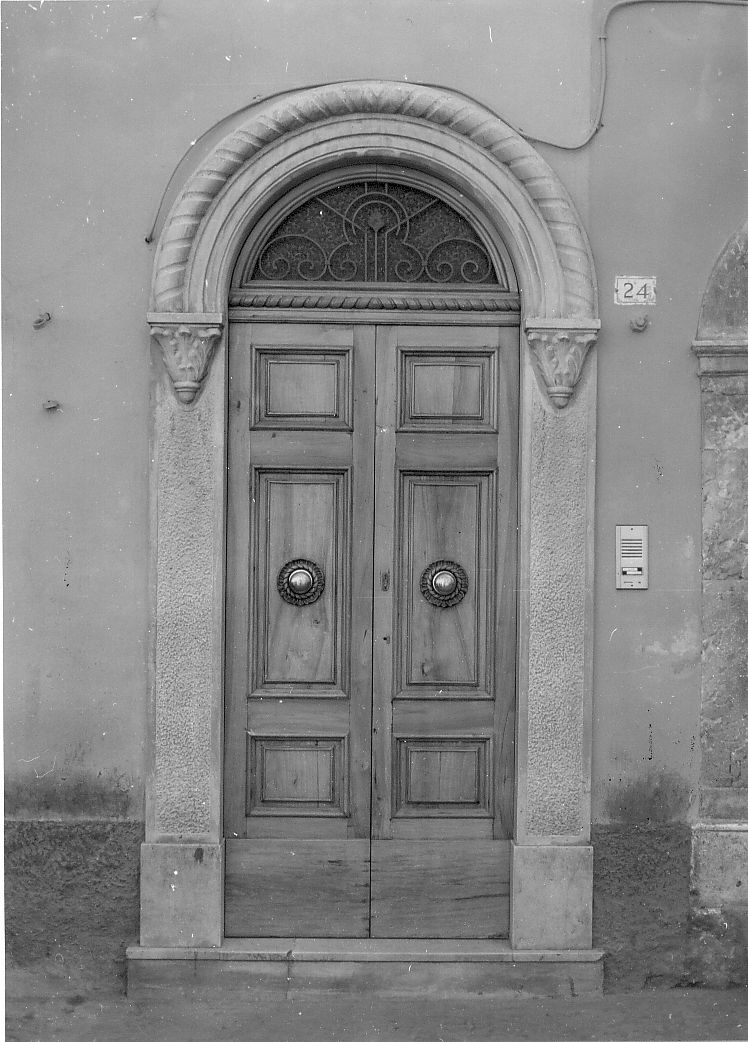 portale, insieme - bottega Italia centrale (secc. XIX/ XX)