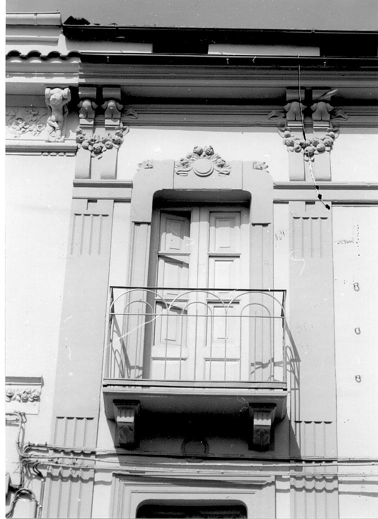 porta finestra, opera isolata - bottega Italia centrale (secc. XIX/ XX)