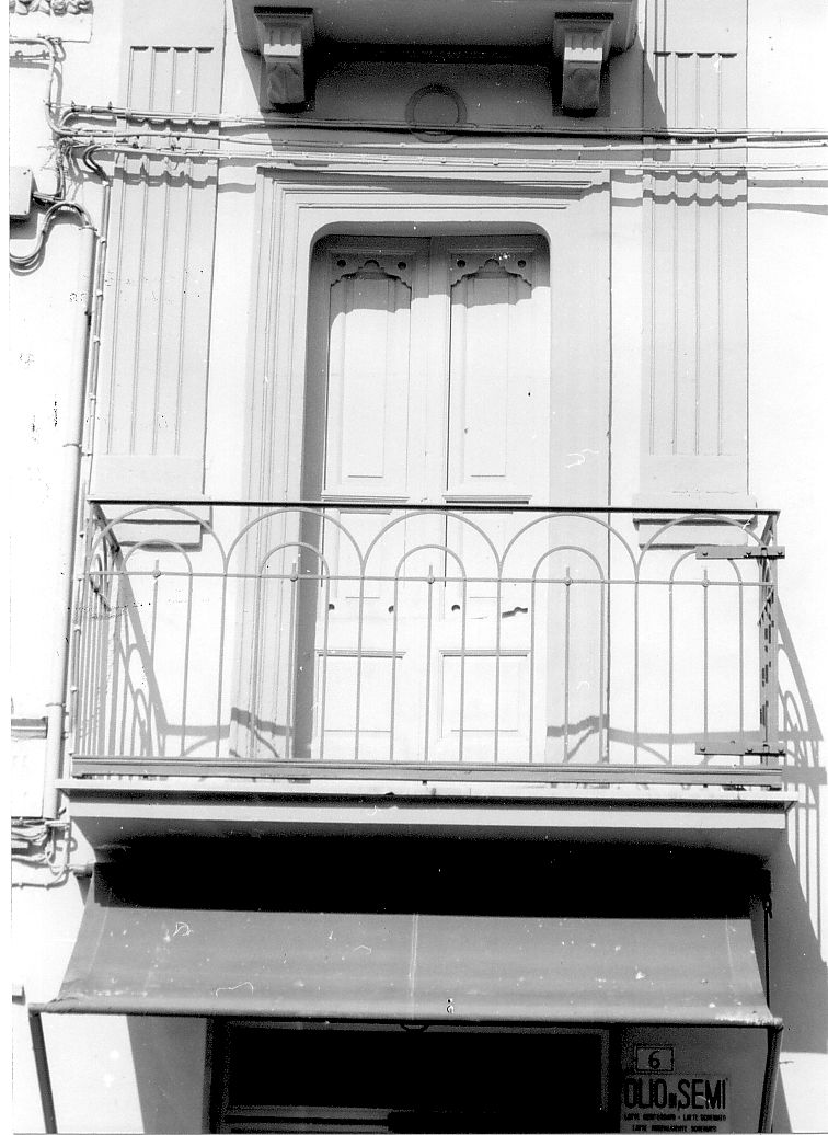porta finestra, opera isolata - bottega Italia centrale (secc. XIX/ XX)