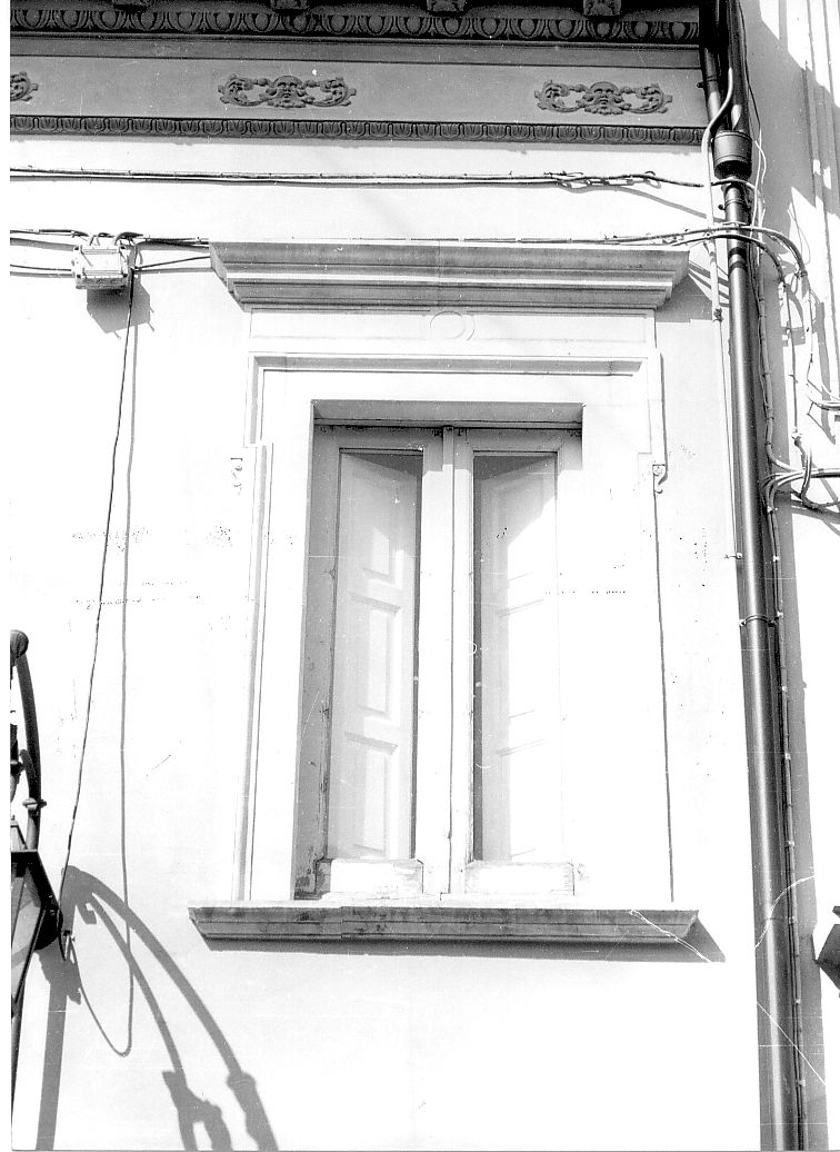 finestra, opera isolata - bottega Italia centrale (secc. XIX/ XX)