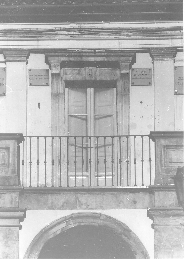 porta finestra, opera isolata - bottega Italia centrale (fine/inizio secc. XIX/ XX)